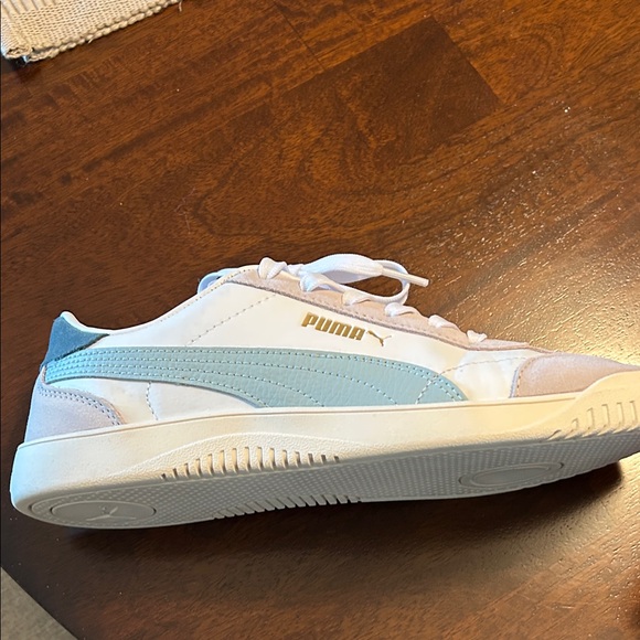 Puma White and Frosted Dew-Marble Puma Club 5v5 Suede Sneakers. Never worn. - Picture 2 of 6